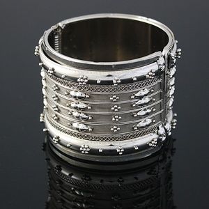 Women's handcrafted bracelet